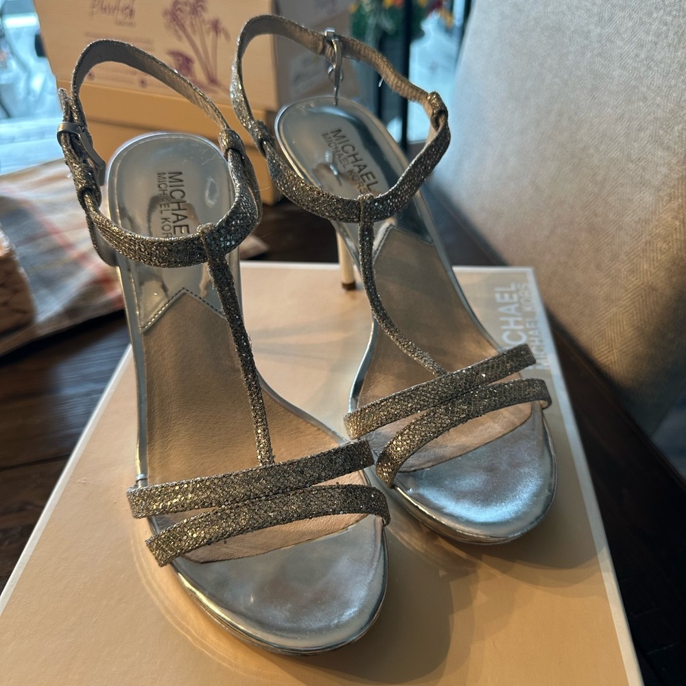 Michael Kors Yvonne PlatformGlitter size 9